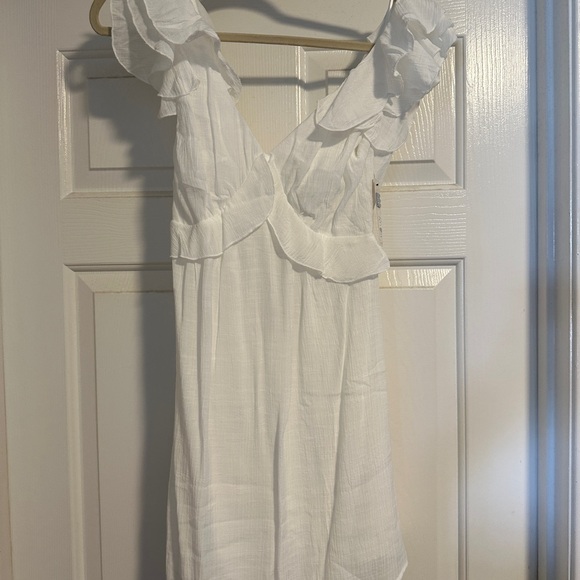 Francesca's Collections Dresses & Skirts - Elegant White Ruffled Women's dress